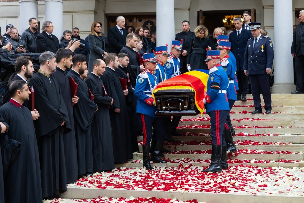 Ράγισαν καρδιές στην κηδεία του Μιρτσέα Λουτσέσκου